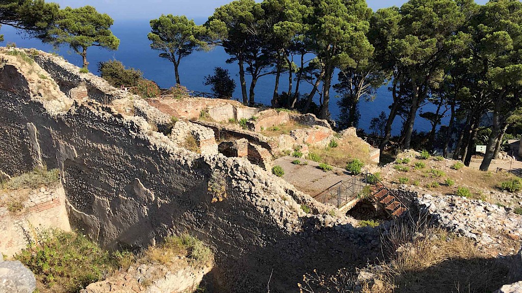 Did Emperor Tiberius abuse young children on Capri?